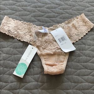 NEW Hanky Panky lace thong